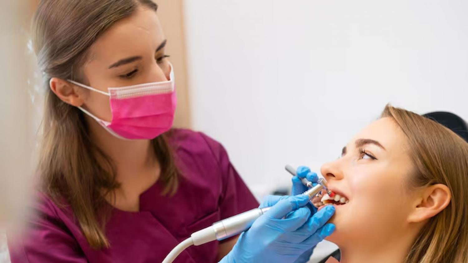 MEL Stomatoloji Klinika müalicə xidmətlərə 50% endirim kuponu